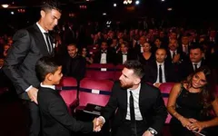 Người hâm mộ náo loạn khi "con trai" C.Ronaldo gửi thông điệp đến Messi