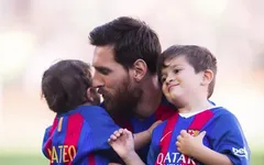 Không bận tâm Quả bóng vàng, Messi chỉ đau đầu vì hai cậu quý tử