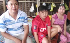 Chồng kiệt quệ trước cảnh vợ con bệnh ngặt nghèo triền miên