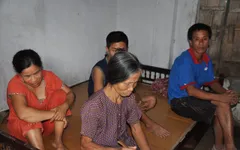 "Thời chiến đánh giặc, thời bình tôi lại đánh vật với con !..."
