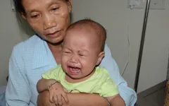 Tiếng khóc xé lòng của bé 11 tháng tuổi mắc ung thư máu cấp lai tủy