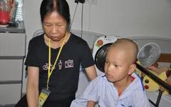 Mẹ ung thư vòm họng chăm con ung thư máu trong nghẹn ngào nỗi đau