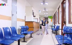Nỗi lòng người mẹ có con nuôi bị ung thư máu