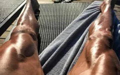 Ronaldo khoe “giò khủng” trước chung kết Champions League