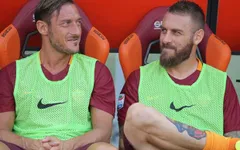 "Hoàng tử" Totti chia tay Roma trên băng ghế dự bị