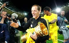 2 ngày sau khi giành cúp QG Đức, Dortmund bất ngờ sa thải HLV