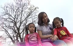 Nghị lực của người phụ nữ ung thư đơn thân nuôi hai con nhỏ