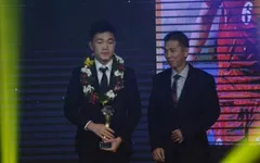 Xuân Trường giành giải cầu thủ yêu thích nhất, Văn Thanh giành giải cầu thủ trẻ xuất sắc nhất