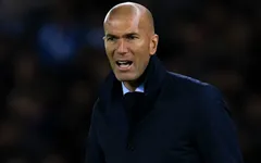 Thay người khó hiểu, Zidane "muối mặt" xin lỗi học trò