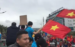 VIDEO: Hình ảnh U23 Việt Nam của chúng ta tiến về trung tâm thành phố Hà Nội trên xe bus