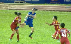 Nữ cầu thủ CLB TP HCM I và Than KSVN xô xát sau trận đấu (Bán kết Giải bóng đá nữ VĐQG 2018)