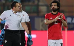 Salah dính chấn thương, sớm bị trả về Liverpool