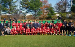 Đại sứ Việt Nam tại Hàn Quốc thăm và động viên ĐTQG tại Paju