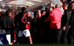 Trợ lý HLV Sarri mất đống tiền vì trêu ngươi Mourinho