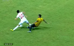 VIDEO: Cận cảnh pha vào bóng gây chấn thương kinh hoàng của cầu thủ U19 Malaysia