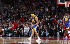 VIDEO: Klay Thompson phá kỷ lục của đồng đội