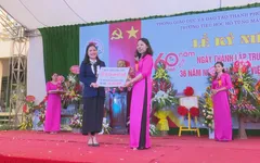 Quỹ Tấm lòng Việt trao tặng trường tiểu học Hồ Tùng Mậu 100 triệu đồng