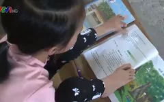 Nghị lực sống phi thường của em bé cụt tay