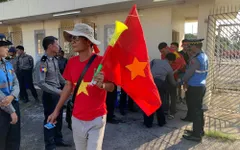 ẢNH: CĐV háo hức đến sân Thuwanna cổ vũ ĐT Việt Nam trận gặp ĐT Myanmar
