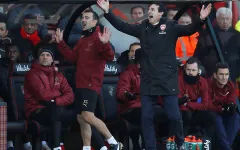 HLV Arsenal lí giải về quyết định thay người khó hiểu