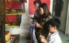 Hai vợ chồng rơi xuống biển, bỏ lại 3 đứa con bơ vơ