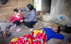 Nỗi bất hạnh của gia đình cả vợ chồng cùng con gái đều bị ung thư
