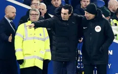 Dứt điểm vô tình, HLV Unai Emery sắp bị FA "sờ gáy"
