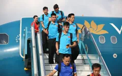 ẢNH: Người hâm mộ chào đón ĐT Việt Nam trở về nước