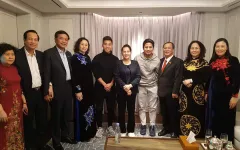 Văn Thanh cổ vũ đồng đội ở ĐT Việt Nam cùng Chủ tịch Quốc hội Nguyễn Thị Kim Ngân