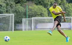 "Tia chớp" Usain Bolt chạm tay vào ước mơ trở thành cầu thủ chuyên nghiệp