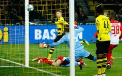Kết quả bóng đá sáng 27/02: Napoli giữ vững ngôi đầu, Dortmund chia điểm với Augsburg