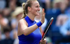 Thắng áp đảo Mladenovic, Kvitova vô địch St. Petersburg mở rộng