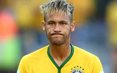 Neymar nhận “bão” chỉ trích vì bắt chước Stephen Hawking