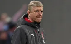 HLV Wenger tuyên bố không sợ mất việc ở Arsenal