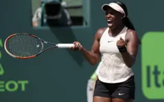 Miami mở rộng: Sloane Stephens đánh bại Azarenka để vào chung kết
