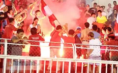 Nuti Café V.League 2018: 4 CLB bị phạt vì pháo sáng