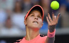 Mỹ nhân Bouchard thua sốc ngay vòng đầu Indian Wells 2018