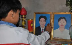 Nhói lòng cậu bé 8 tháng mất mẹ, 1 tuổi mất cha