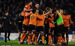 Bất chiến tự nhiên thành, Wolves có vé thăng hạng đầu tiên