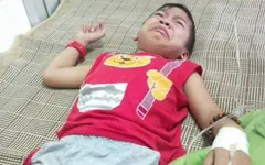 Cha đau không dám đi khám, nhường cho con đi viện
