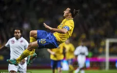 Ibrahimovic ngạo nghễ thách thức C.Ronaldo