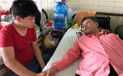 Thương người cha nghèo mong có 100 triệu đồng để cứu cẳng chân bị hoại tử