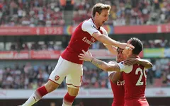 Monreal vô lê đẹp mắt, mở tỷ số cho Arsenal đầu hiệp 2