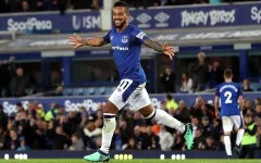 Kết quả bóng đá sáng 24/4: Everton thắng sát nút, Levante ngược dòng thành công