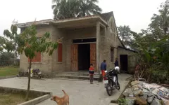 Mẹ chết, cha ốm đau, 2 chị em thơ khổ sở vì bệnh tật hành hạ