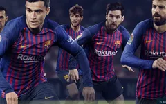 Barcelona trình làng áo đấu mới tại... bể bơi.