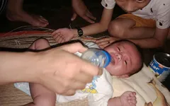 Mẹ "thập tử nhất sinh", bé 2 tháng tuổi khát sữa