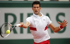 Djokovic thắng nhàn trận ra quân, Wawrinka mất 1200 điểm