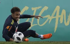 Chưa hồi phục 100%, Neymar vẫn mạnh mồm tuyên bố đá mở màn World Cup