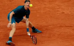 Pháp mở rộng 2018: Shapovalov bất ngờ bị loại, Cilic và Dominic Thiem tiến vào vòng 3